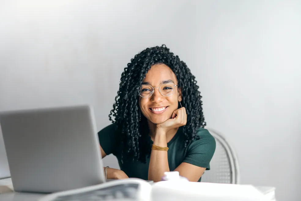 30 mil bolsas gratuitas de estudo de inglês on-line para pessoas negras